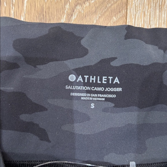 Athleta Salutation Camo Jogger - Picture 4 of 8